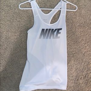 white nike tank top